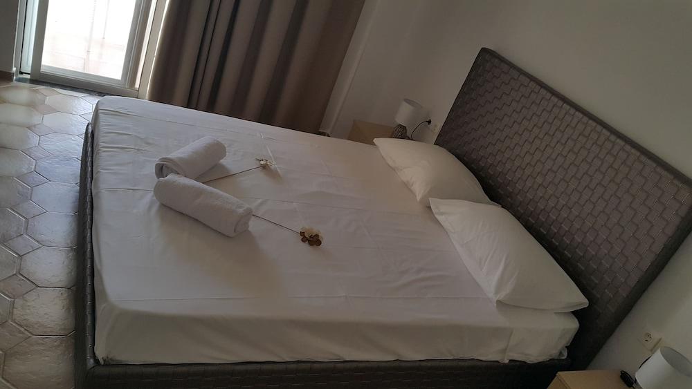 Casa Blue Sarantis 3*